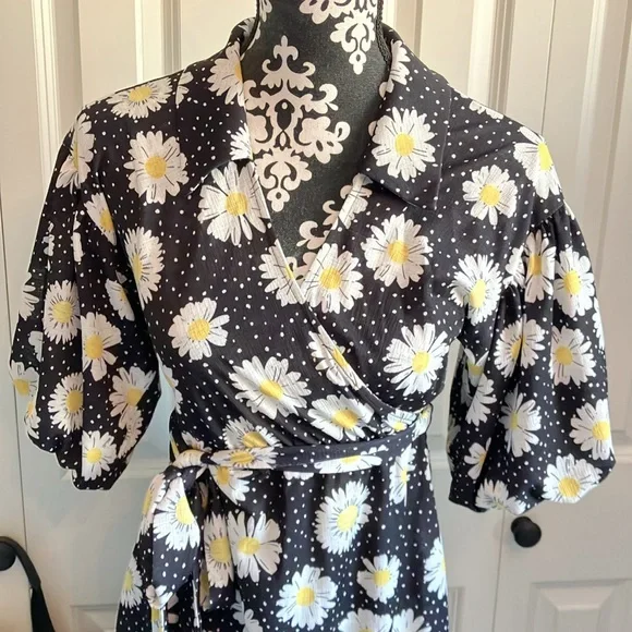 🌼Size 2 Super cute black w/white & yellow daisies & white dots maternity dress - Picture 4 of 15
